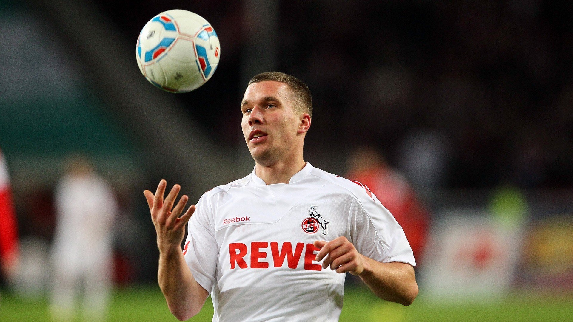 开云体育中国官网-德甲“火力全开”：多特蒙德鬼魅反击依旧震撼